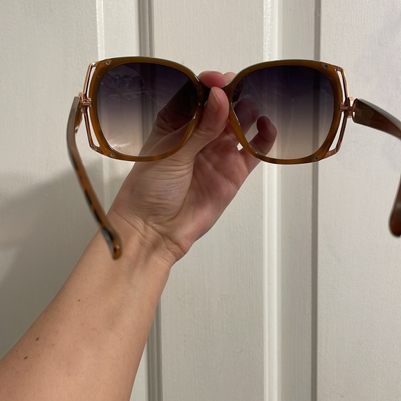 Tortoise Shell Sunglasses - Picture 3 of 4